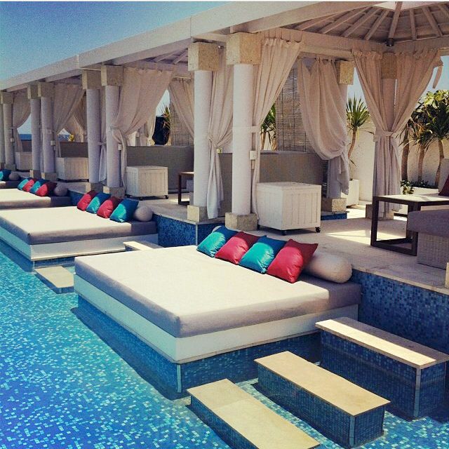 度假酒店露天泳池