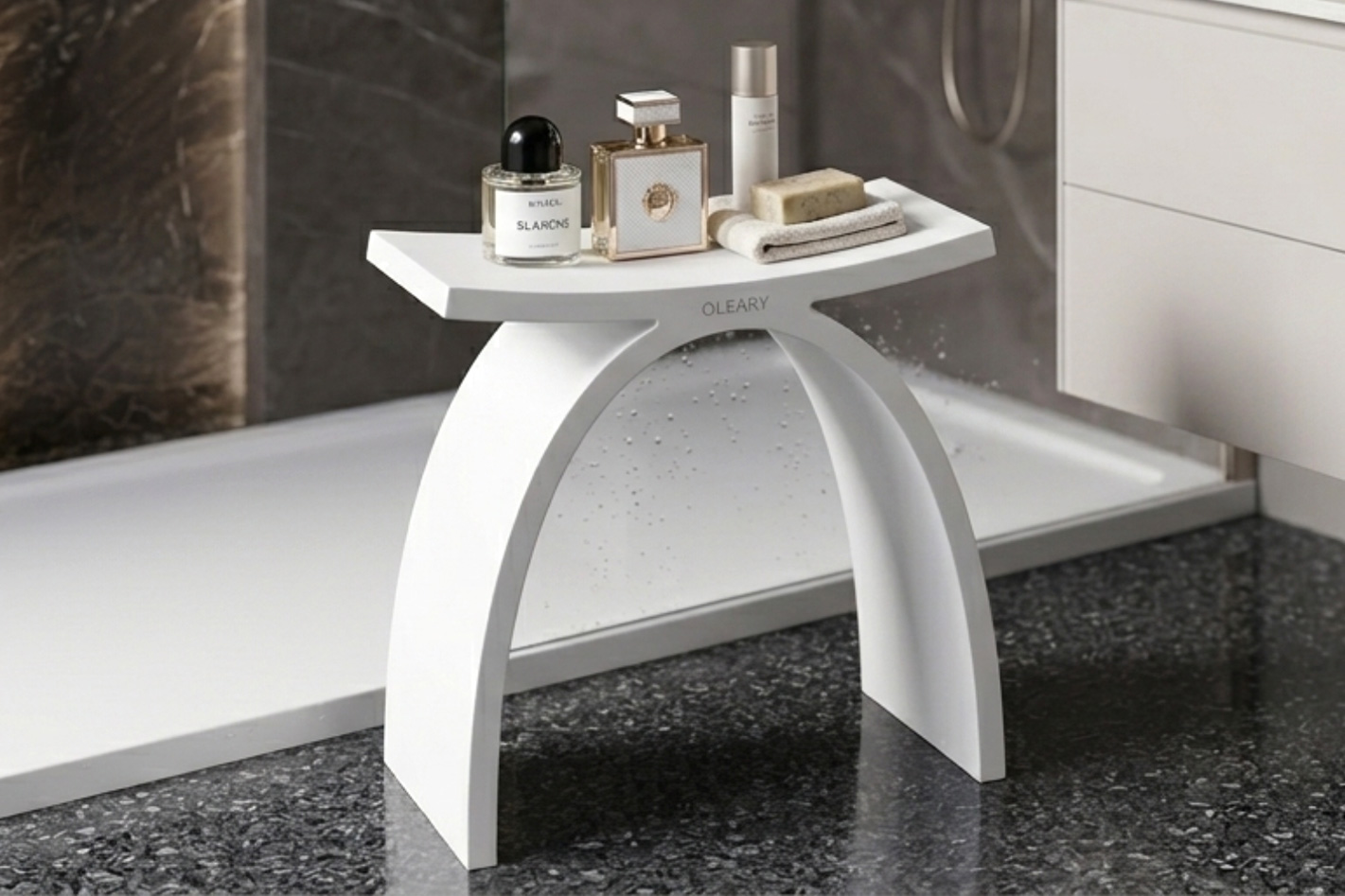 圆形人造石淋浴凳 放置在浴室地面