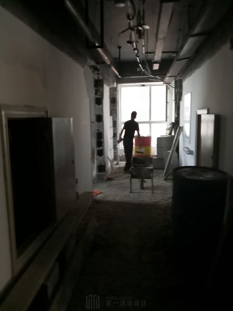 酒店走廊装修施工图片